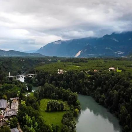 In Auvergne Near Hébergement de vacances